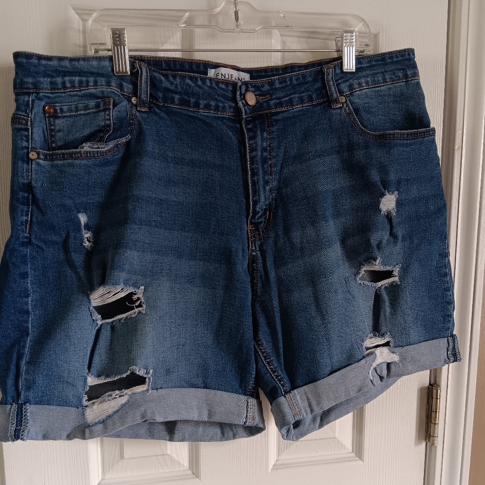 Enjean womens denim shorts size 20